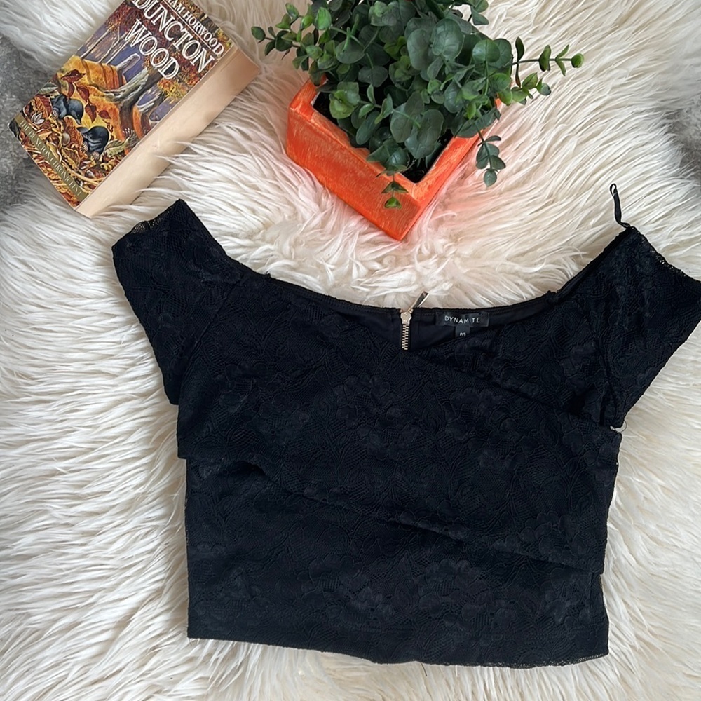 DYNAMITE BLACK LACE CROP TOP